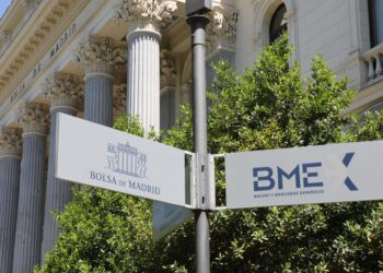 Archivo - Señal de la Bolsa de Madrid frente a la fachada del edificio, en Madrid (España)Marta Fernández Jara - Europa Press - Archivo