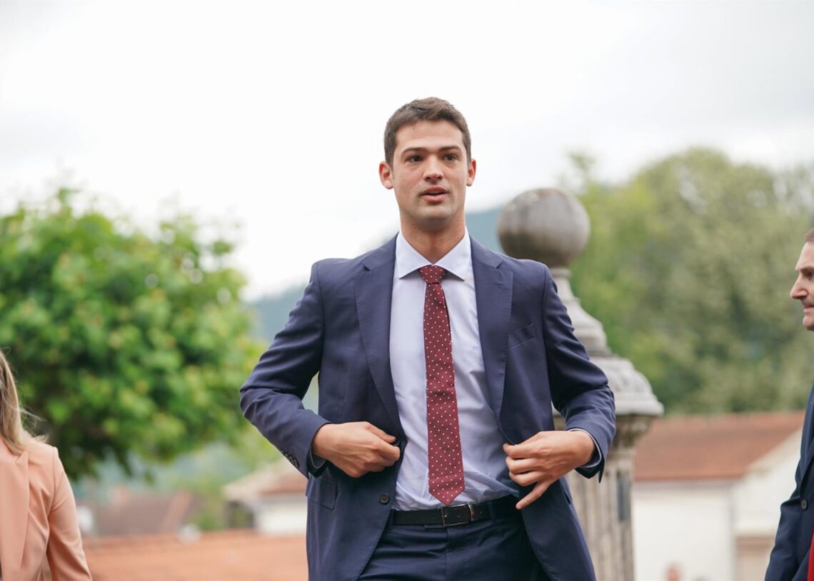 Archivo - El portavoz de la formación nacionalista en el Parlamento Vasco, Joseba Díez AntxustegiIñaki Berasaluce - Europa Press - Archivo