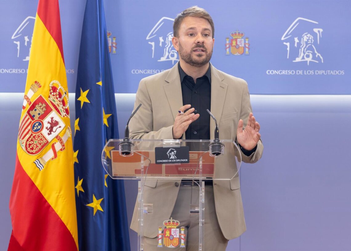Archivo - El diputado de Sumar Alberto Ibáñez durante una rueda de prensa, previa a la Junta de Portavoces, en el Congreso, a 14 de octubre de 2025, en Madrid (España).Eduardo Parra - Europa Press - Archivo