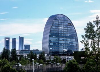 Archivo - Fachada del edificio ‘La Vela’, en la ciudad del BBVARicardo Rubio - Europa Press - Archivo