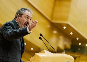 Archivo - El senador del PSOE Juan Espadas interviene durante una sesión plenaria extraordinaria, en el Senado, a 28 de enero de 2025, en Madrid (España).  Carlos Luján - Europa Press - Archivo