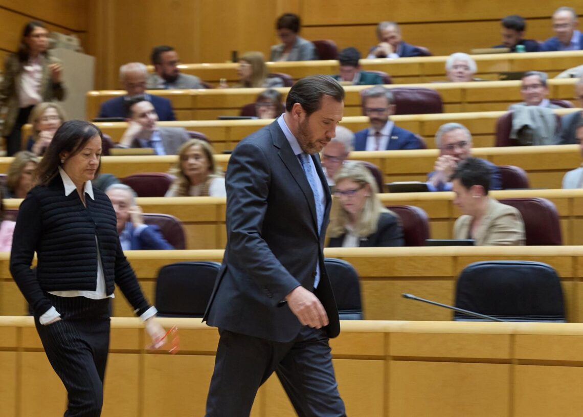 Archivo - El ministro de Transportes y Movilidad Sostenible, Óscar Puente, a su llegada a una sesión de Control en el Senado, a 7 de mayo de 2024, en Madrid (España). Jesús Hellín - Europa Press - Archivo