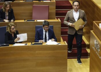 Archivo - (I-D) La vicepresidenta y consellera de Servicios Sociales, Igualdad y Vivienda, Susana Camarero, el presidente de la Generalitat, Carlos Mazón, y el portavoz del PP en Les Corts, Juanfran Pérez LlorcaRober Solsona - Europa Press - Archivo