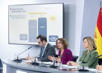 (I-D) El ministro de Economía, Comercio y Empresa, Carlos Cuerpo; la vicepresidenta primera y ministra de Hacienda, María Jesús Montero, y la ministra de Educación, Formación Profesional y Deportes Y portavoz del Gobierno, Pilar Alegría, durante una ruedaEduardo Parra - Europa Press