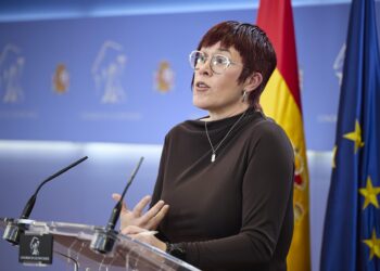 La diputada del grupo parlamentario Mixto, Águeda Micó, ofrece una rueda de prensa en el Congreso de los Diputados, a 21 de octubre de 2025, en Madrid (España).Jesús Hellín - Europa Press