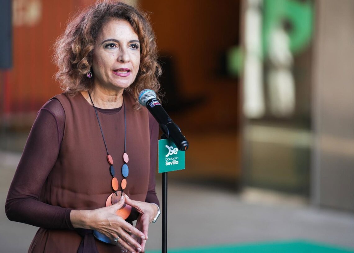 La vicepresidenta del Gobierno, María Jesús Montero, interviene en el acto de inauguración de la 19 Feria Provincial de Mujeres Empresarias (Fepme)que se celebra del 14 al 16 de noviembre en Sevilla. A 14 de noviembre de 2025. (Foto de archivo).María José López - Europa Press
