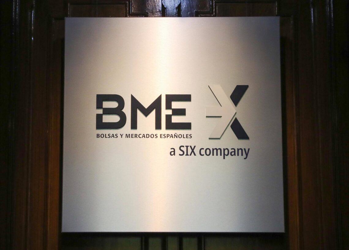 Archivo - Un panel de las Bolsas y Mercados Españoles en el Palacio de la Bolsa, en Madrid (España)Marta Fernández Jara - Europa Press - Archivo