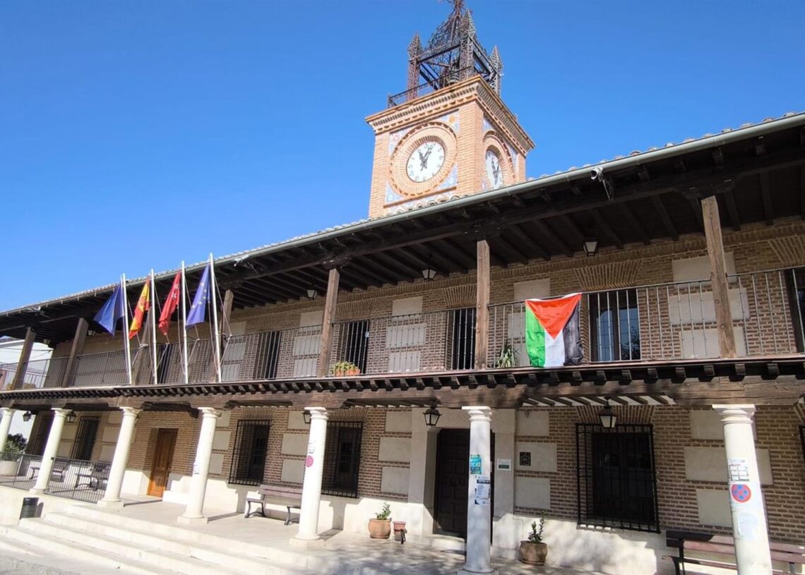 Archivo - Una bandera de Palestina en el balcón del Ayuntamiento de Casarrubuelos (Madrid).AYUNTAMIENTO DE CASARRUBUELOS - Archivo