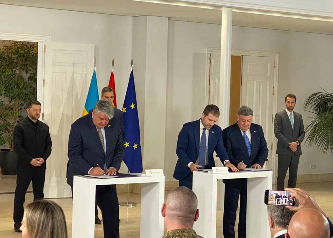 Archivo - Firma del acuerdo entre EM&E. Tecnove y PractikaESCRIBANO MECHANICAL & ENGINEERING - Archivo