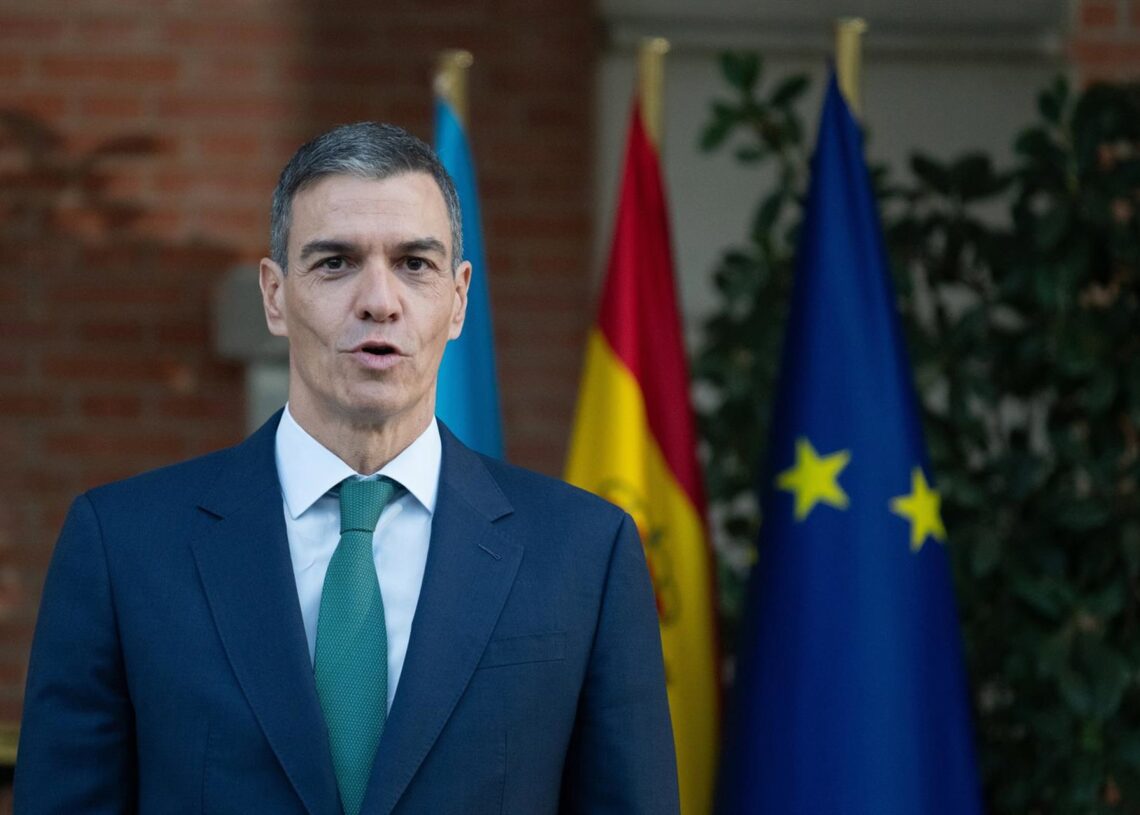 El presidente del Gobierno, Pedro Sánchez, recibe al presidente de Ucrania, Volodímir Zelenski, en el Palacio de la Moncloa, a 18 de noviembre de 2025, en Madrid (España).Fernando Sánchez - Europa Press