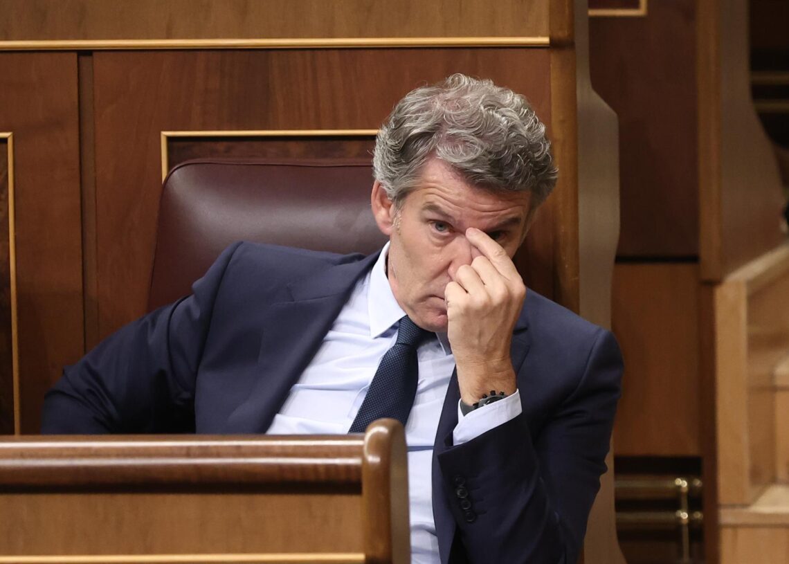 El presidente del Partido Popular, Alberto Núñez Feijóo, durante una sesión de control al Gobierno, en el Congreso de los Diputados, a 12 de noviembre de 2025, en Madrid (España). Eduardo Parra - Europa Press