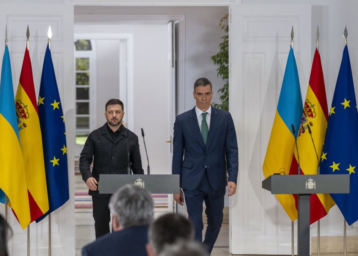 August 20, 2025, Madrid, Madrid, Spain: Ukrainian President VOLODYMYR ZELENSKY (L) and Spanish Prime Minister PEDRO SANCHEZ (R) arrive to give a press conference after signing an agreement at the Moncloa Palace in Madrid on November 18, 2025.Europa Press/Contacto/Oscar Manuel Sanchez