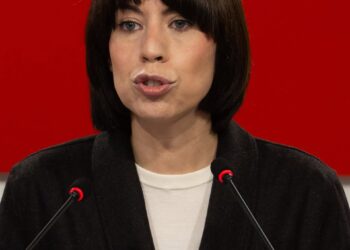 La ministra de Ciencia, Innovación y Universidades y secretaria general del PSPV-PSOE, Diana Morant, atiende a los medios de comunicación en la sede del PSPV-PSOE, a 8 de noviembre de 2025, en Valencia, Comunidad Valenciana (España). Morant rechaza las neJorge Gil - Europa Press