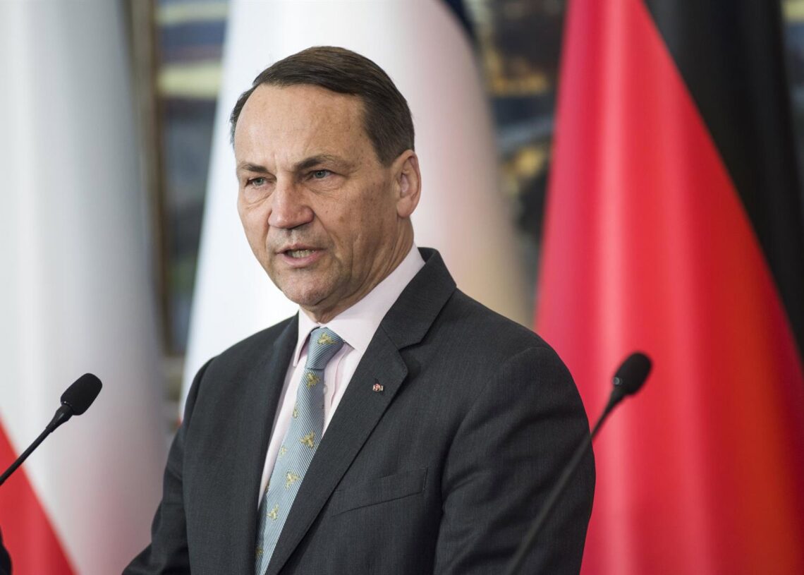 Archivo - Radoslaw Sikorski, ministro de Exteriores de Polonia.Europa Press/Contacto/Attila Husejnow - Archivo