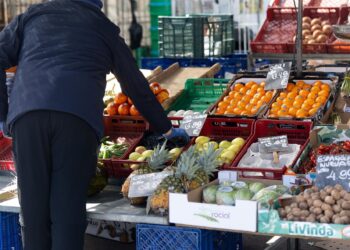 Archivo - Un mercado de alimentos, a 14 de marzo de 2025, en Madrid (España). El Índice de Precios de Consumo (IPC) ha subido un 0,4% en febrero en relación al mes anterior y ha elevado una décima su tasa interanual, hasta el 3%. La inflación, por tanto, Eduardo Parra - Europa Press - Archivo