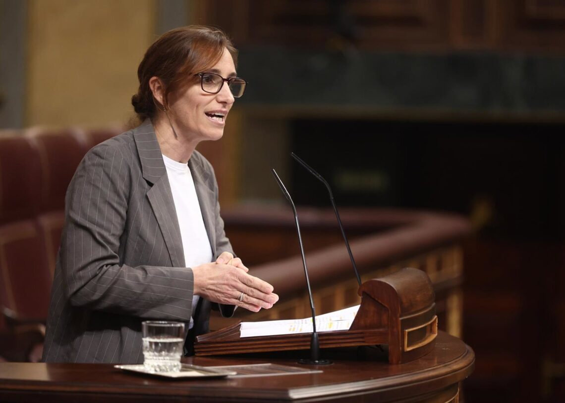 La ministra de Sanidad, Mónica García, interviene durante una sesión de control al Gobierno, en el Congreso de los Diputados, a 19 de noviembre de 2025.Eduardo Parra - Europa Press