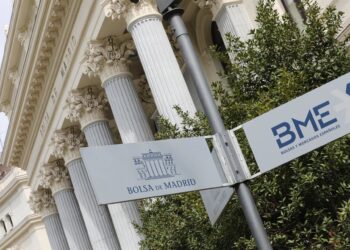 Archivo - Cartel colocado en las inmediaciones del edificio de la Bolsa de MadridMarta Fernández Jara - Europa Press - Archivo