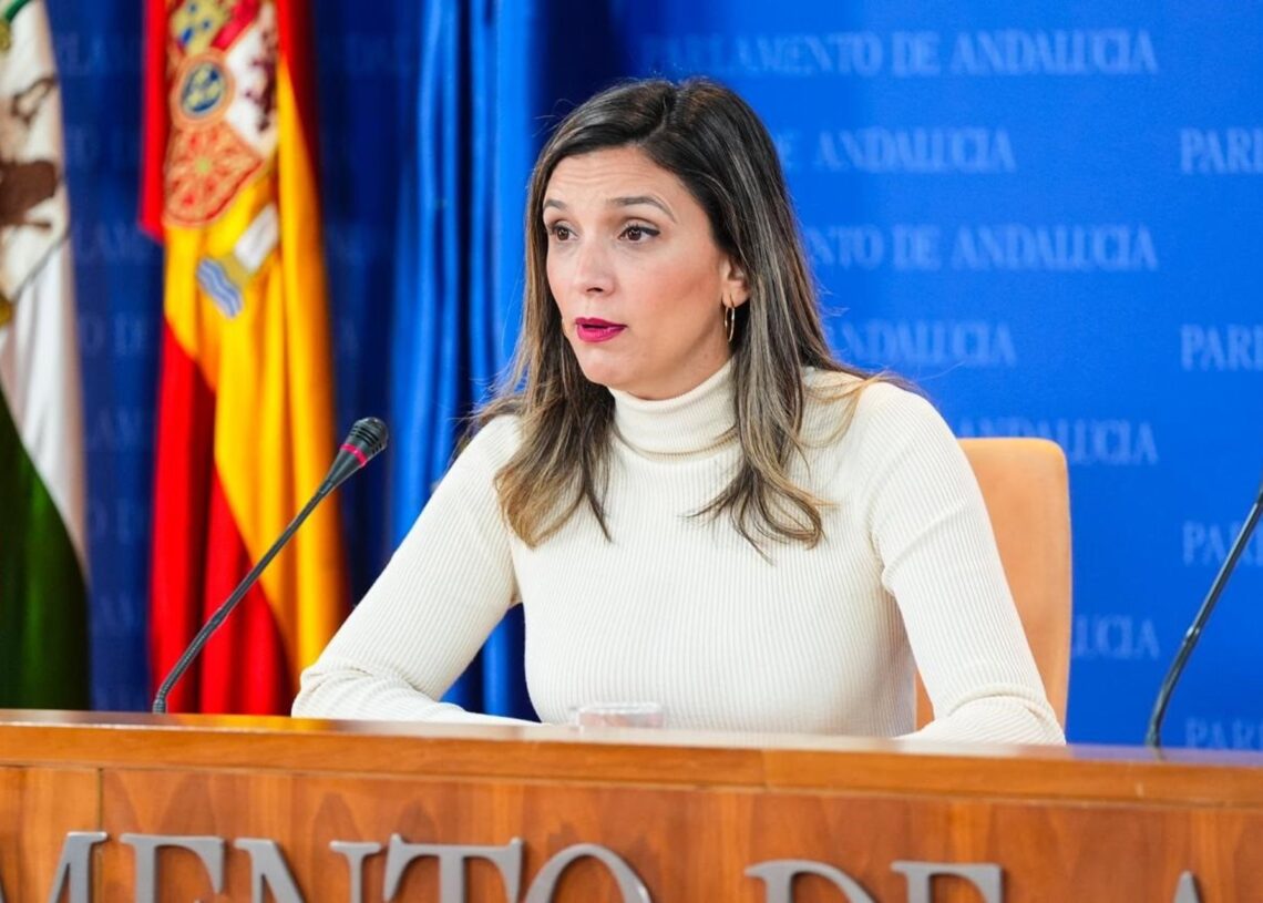 La portavoz del Grupo Socialista, María Márquez, en rueda de prensa en el Parlamento andaluz.JOAQUÍN CORCHERO/EUROPA PRESS