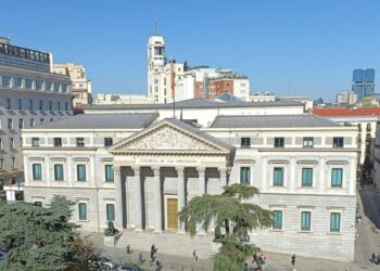 Archivo - Fachada principal de la sede del Congreso, con la Puerta de los LeonesEUROPA PRESS - Archivo