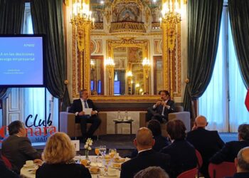 El presidente de la Cámara de Comercio de Madrid, Ángel Asensio, y el presidente de KPMG en España, Juan José CanoCÁMARA DE COMERCIO DE MADRID