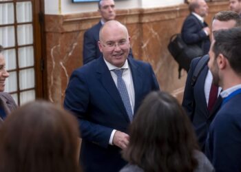El secretario general del Partido Popular, Miguel Tellado (c), durante una sesión plenaria en el Congreso Alberto Ortega - Europa Press