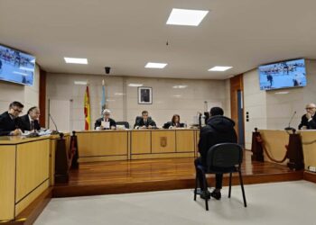 El acusado de apuñalar a un joven a la salida de una discoteca compostelana durante la sesión del juicio de este miércolesEUROPA PRESS