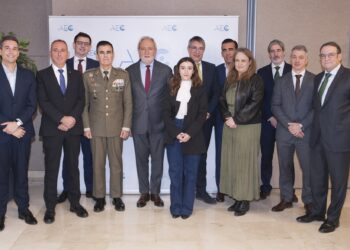 Encuentro informativo ‘Defensa y tecnologías duales: la consultoría ante el reto de la seguridad'.AEC