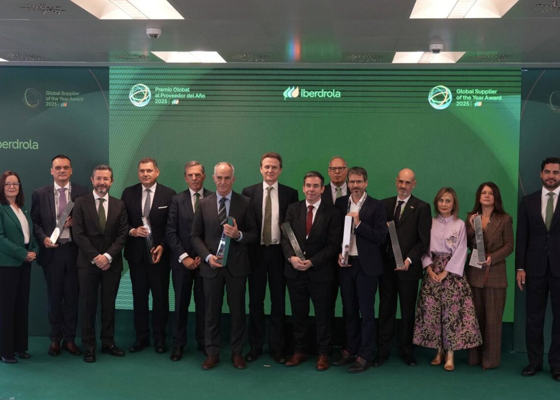 El CEO del grupo Iberdrola, Pedro Azagra, en una foto de familia durante la entrega de los Premios Globales al Proveedor 2025, a 19 de noviembre de 2025, en Bilbao, País Vasco (España).H.Bilbao - Europa Press
