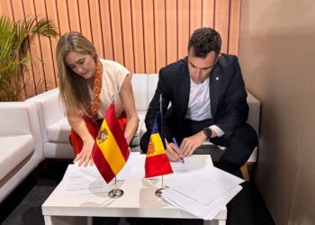 Forné y Aagesen durante la firma del convenioGOVERN D'ANDORRA