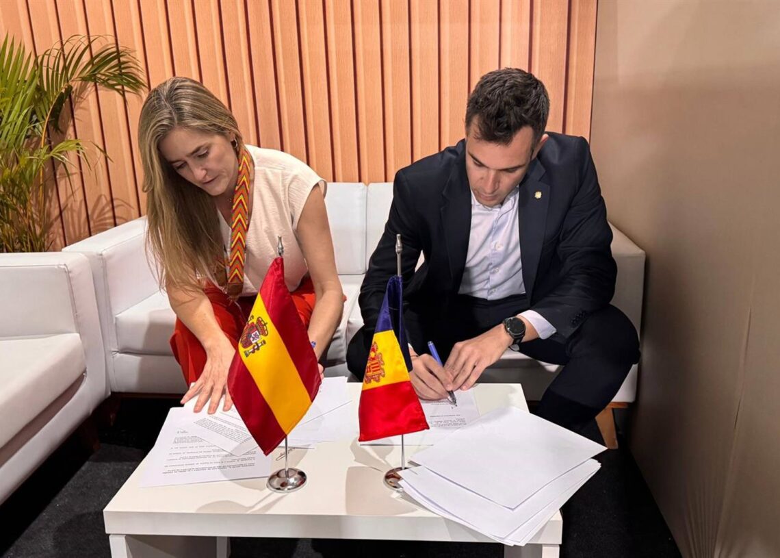 Forné y Aagesen durante la firma del convenioGOVERN D'ANDORRA