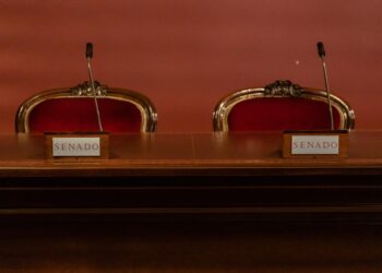 Archivo - Dos asientos en la Sala Manuel Broseta Pont durante la primera jornada de Puertas Abiertas del Senado, a 30 de noviembre de 2022, en Madrid (España).Carlos Luján - Europa Press - Archivo
