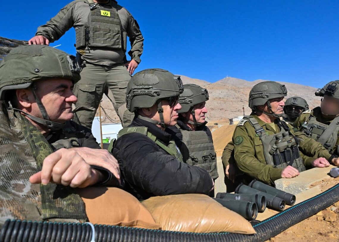 El primer ministro de Israel, Benjamin Netanyahu, y su ministro de Defensa, Israel Katz, visitan a las tropas israelíes desplegadas en el sur de SiriaOFICINA DEL PRIMER MINISTRO DE ISRAEL