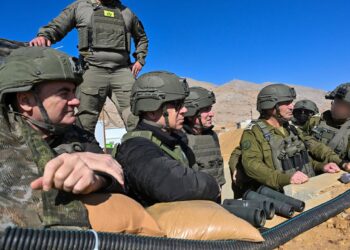 El primer ministro de Israel, Benjamin Netanyahu, y su ministro de Defensa, Israel Katz, visitan a las tropas israelíes desplegadas en el sur de SiriaOFICINA DEL PRIMER MINISTRO DE ISRAEL