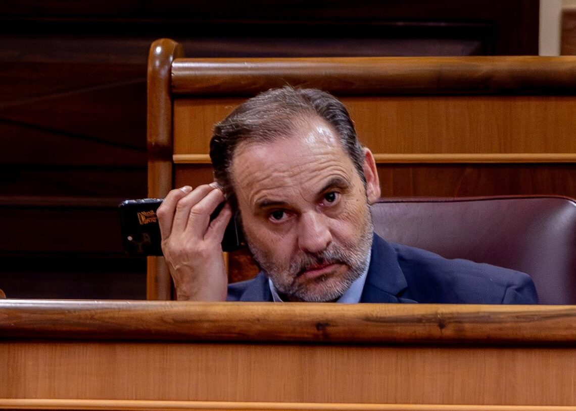 El diputado y exministro José Luis Ábalos durante una sesión plenaria en el Congreso de los Diputados, a 21 de octubre de 2025, en Madrid (España).Ricardo Rubio - Europa Press