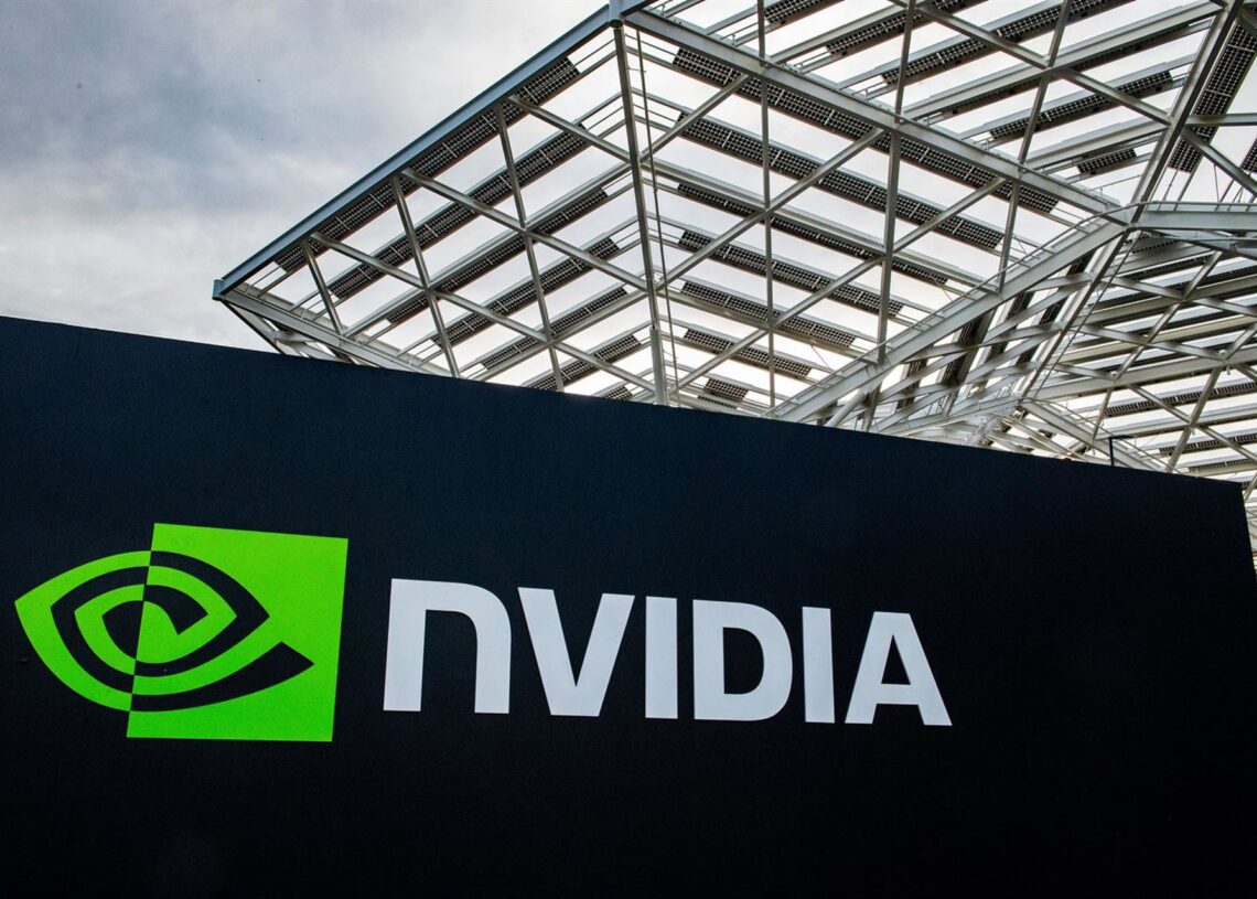 Archivo - FILED - 23 February 2024, US, Santa Clara: The logo of the chip company Nvidia can be seen at its headquarters in Silicon Valley. Nvidia surpassed the $2 trillion market cap on Friday, becoming the third US company to do so. Photo: Andrej SokoloAndrej Sokolow/dpa - Archivo
