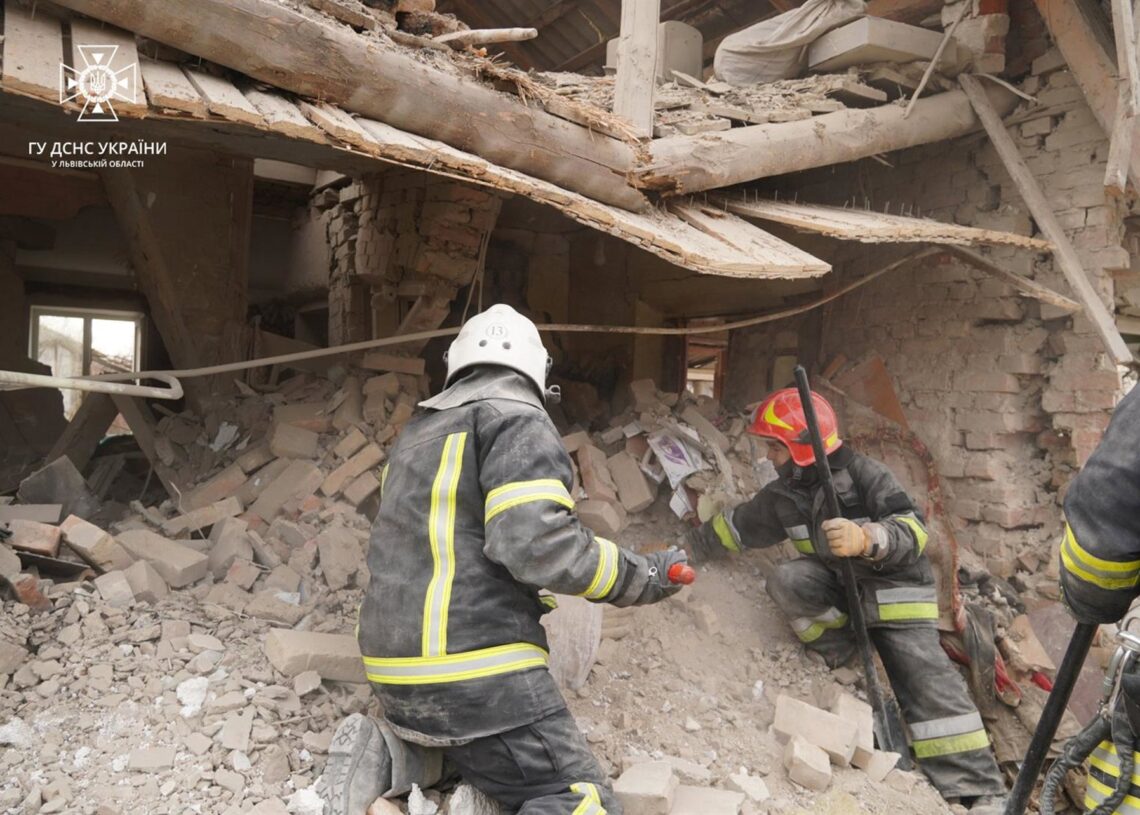 Archivo - Equipos de rescate ucranianos.Europa Press/Contacto/Cover Images - Archivo