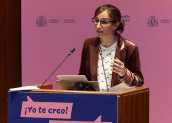 La ministra de Sanidad, Mónica García, interviene en la inauguración de las jornadas '¡Yo te creo! Construir sistemas de salud que pongan en el centro a las mujeres y niñas supervivientes', en el Ministerio de Sanidad.Eduardo Parra - Europa Press