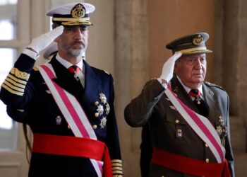 Archivo - Felipe VI preside la Pascua Militar con la presencia del Rey Juan CarlosPOOL - Archivo