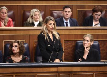 La vicepresidenta segunda y ministra de Trabajo, Yolanda Díaz, durante una sesión de control, en el Congreso de los Diputados, a 29 de octubre de 2025, en Madrid (España). Eduardo Parra - Europa Press