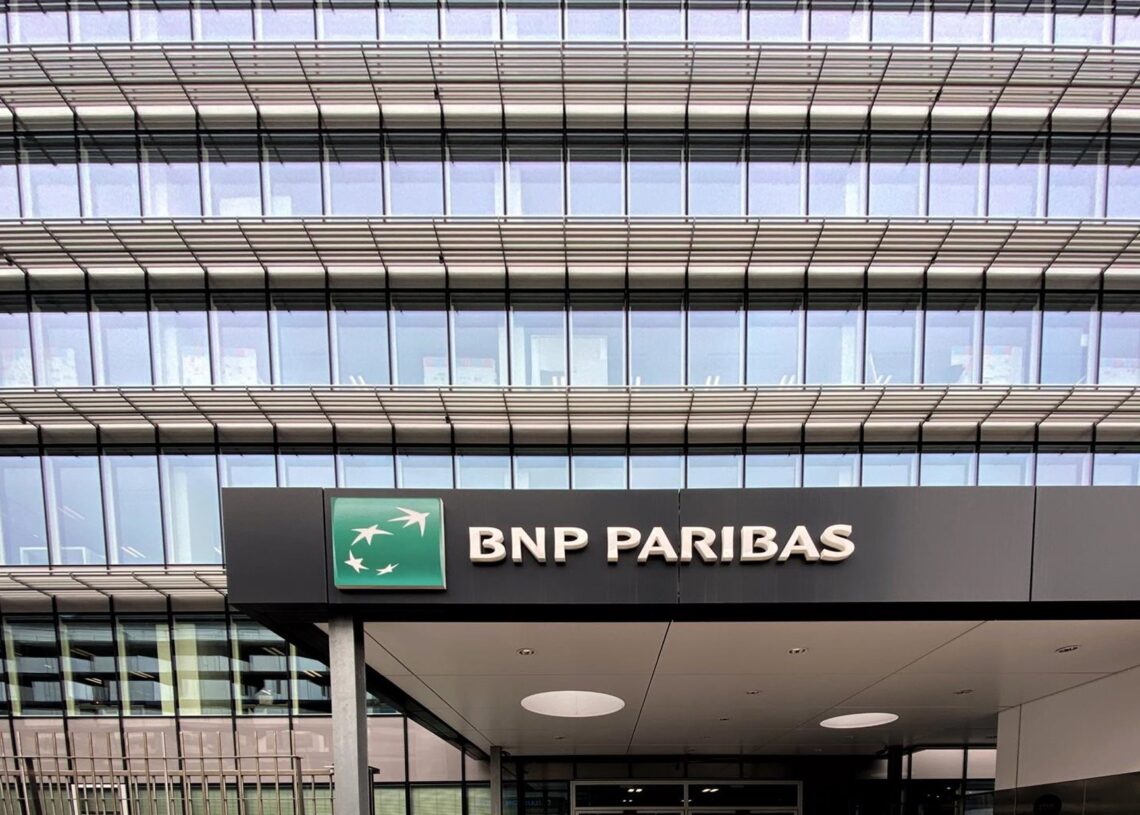 Archivo - Logo y letras de BNP Paribas en la entrada a la sede en Madrid del Banco BNP Paribas en la Calle Hermanos Bécquer nº 3, en Madrid (España) a 10 de febrero de 2020.Eduardo Parra - Europa Press - Archivo