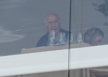 Archivo - La presidenta de Inditex, Marta Ortega, y el empresario Amancio Ortega durante la celebración en el centro hípico de Casas Novas en A Coruña, a 12 de julio de 2023, en A Coruña, Galicia (España).M. Dylan - Europa Press - Archivo