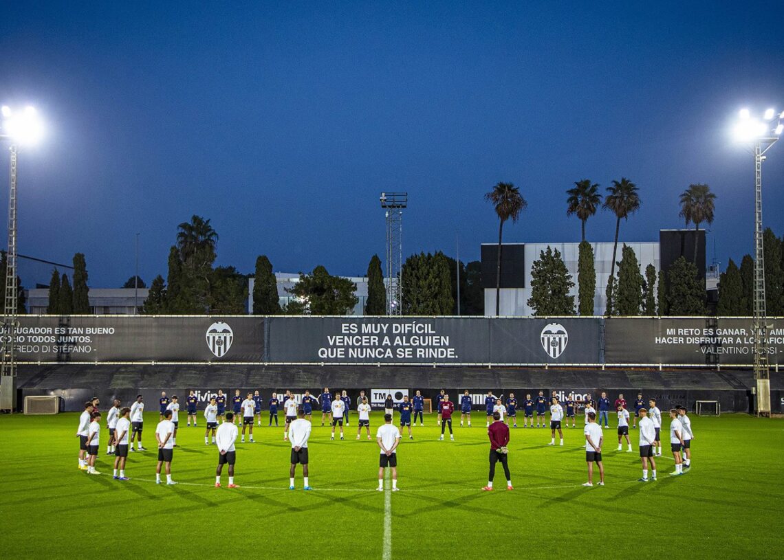 Archivo - Minuto de silencio del Valencia CF por las víctimas de la DANAVALENCIA CF - Archivo