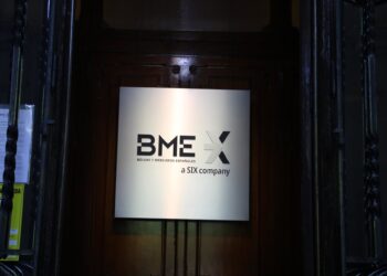 Archivo - Cartel de las Bolsas y Mercados Españoles (BME) en el Palacio de la Bolsa de Madrid, a 30 de junio de 2021, en Madrid (España).Marta Fernández Jara - Europa Press - Archivo