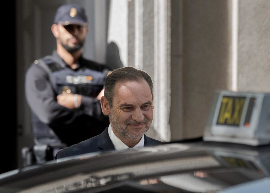 Archivo - El exministro de Transportes José Luis Ábalos a su salida del Tribunal SupremoDiego Radamés - Europa Press - Archivo