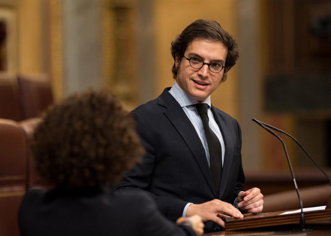 Archivo - El diputado de Vox José María Figaredo interviene durante una sesión plenaria, en el Congreso de los Diputados.Diego Radamés - Europa Press - Archivo