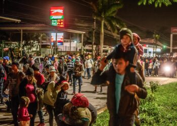 Archivo - Caravana de migrantes parten desde Pedro Sula, Honduras, rumbo a Estados Unidos.Europa Press/Contacto/Seth Sidney Berry - Archivo