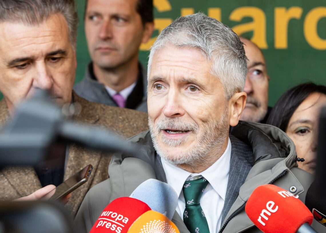 El ministro del Interior, Fernando Grande-Marlaska, atiende a los medios en la inauguración del nuevo cuartel de la Guardia Civil, a 20 de noviembre de 2025, en Utrillas, Teruel (España).Javier Escriche - Europa Press