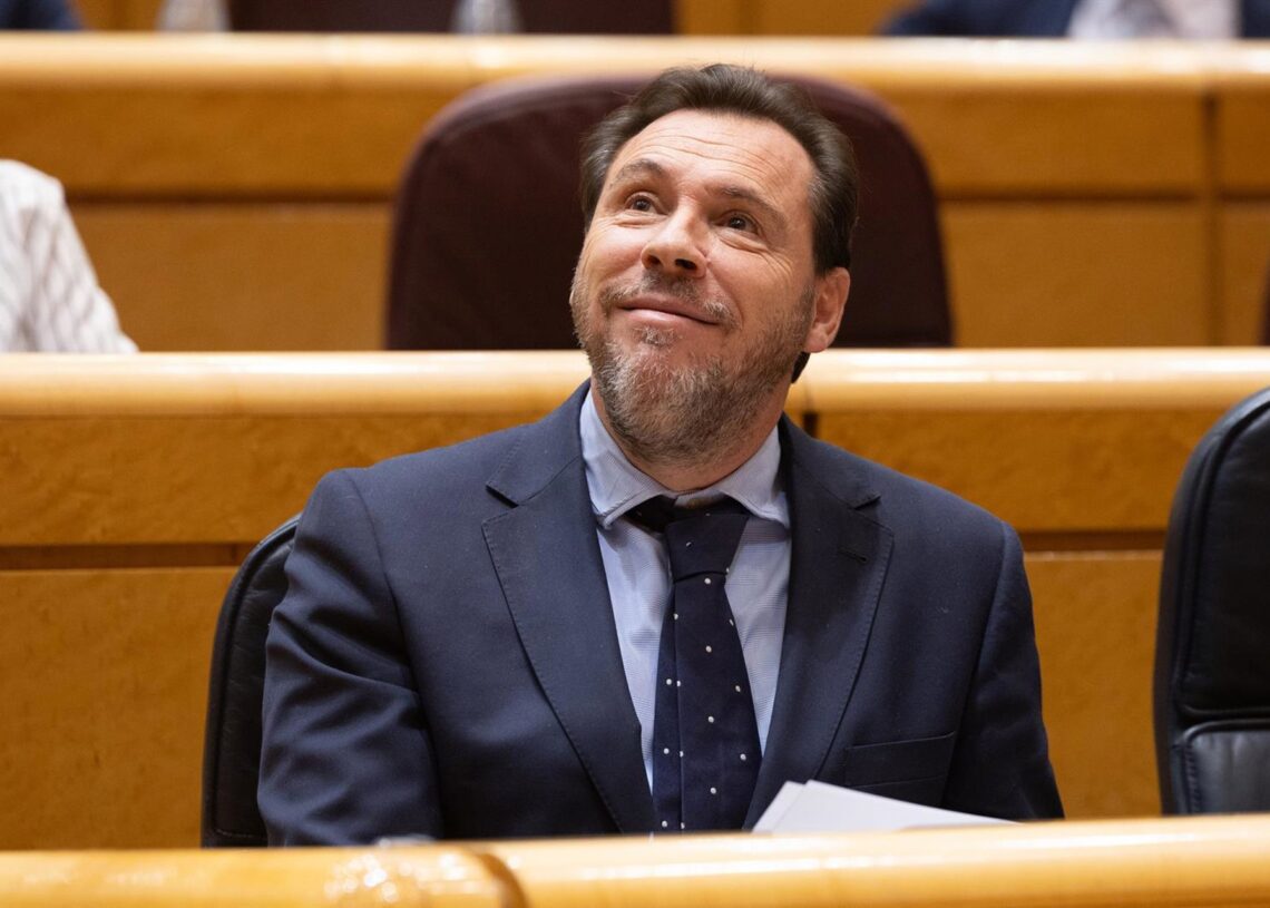 El ministro de Transportes y Movilidad Sostenible, Óscar Puente, durante una sesión de control al GobiernoRicardo Rubio - Europa Press