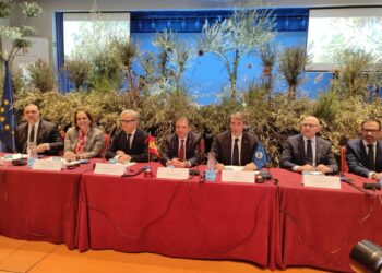 El ministro de Agricultura, Pesca y Alimentación, Luis Planas (centro), participa en la celebración con motivo del Día Mundial del Olivo.EUROPA PRESS