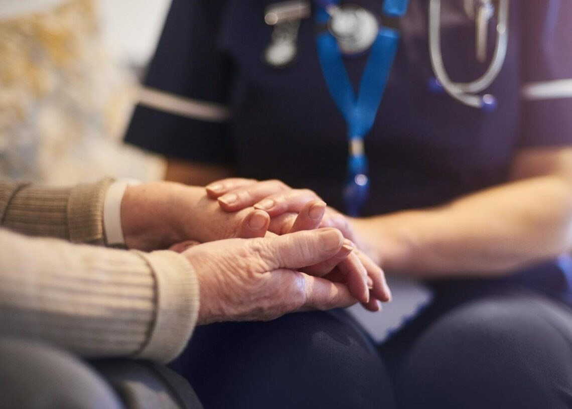 Archivo - Imagen de recurso de una persona mayor.RENSSELAER POLYTECHNIC INSTITUTE - Archivo